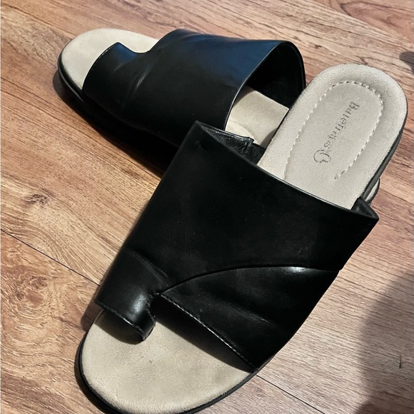 BareTraps Black and Cream Slide Sandals - Picture 4 of 5